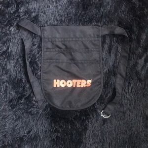 Hooters pouch black